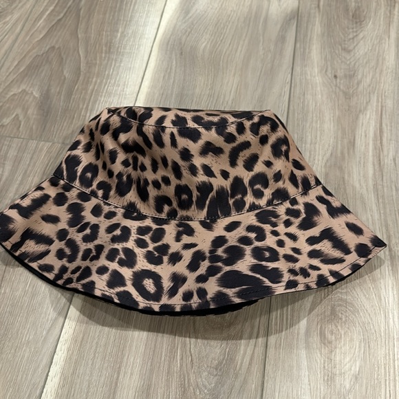 Leopard Print Bucket Hat - Picture 3 of 5